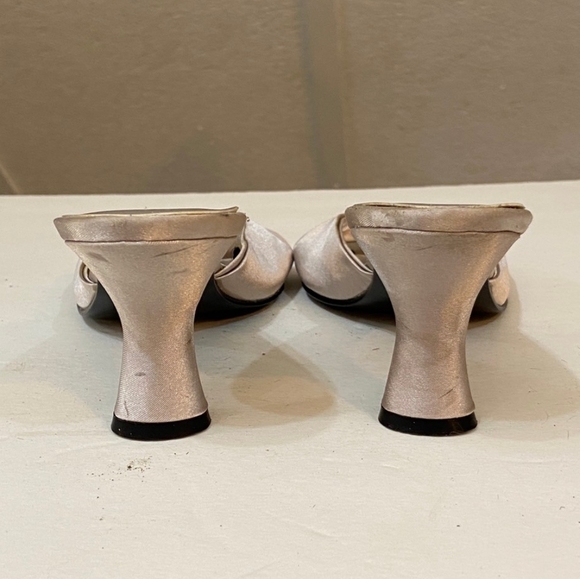 Unlisted, Fabric Heels with Genuine Leather Sole - Size 8.5 - Picture 4 of 7